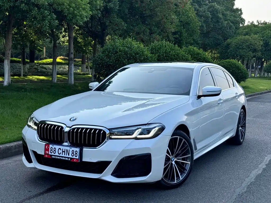 BMW 5 Series 2022 — фото 1