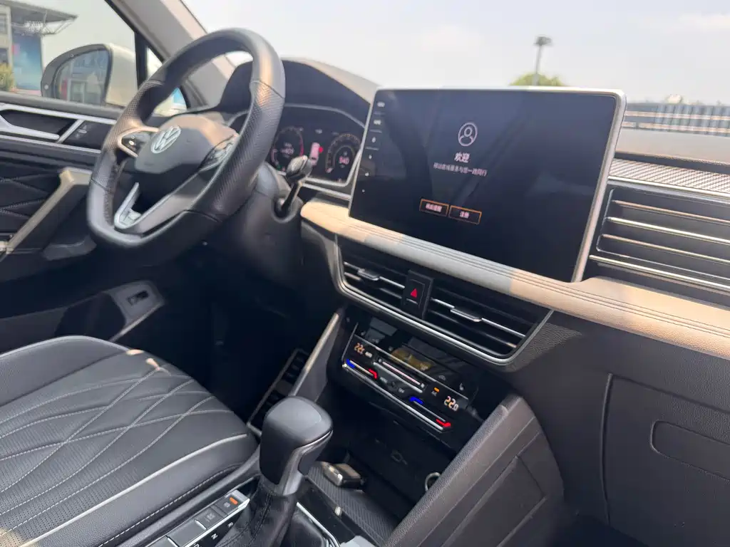 Volkswagen Tiguan L 2023 — фото 11