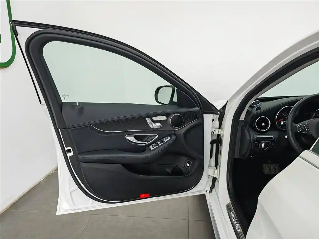 Mercedes-Benz C-Class 2017 — фото 8