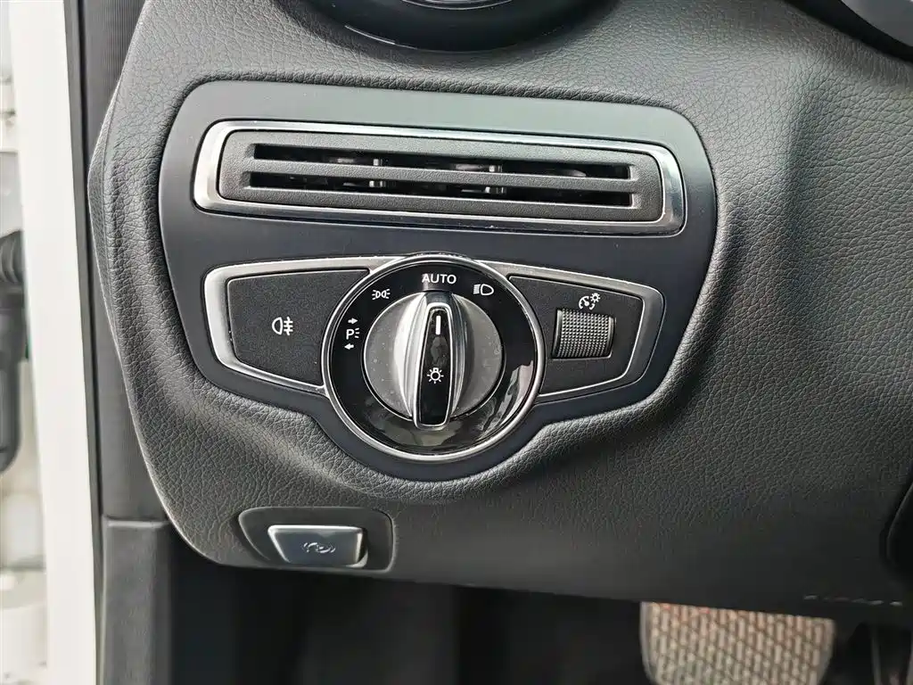 Mercedes-Benz C-Class 2017 — фото 21