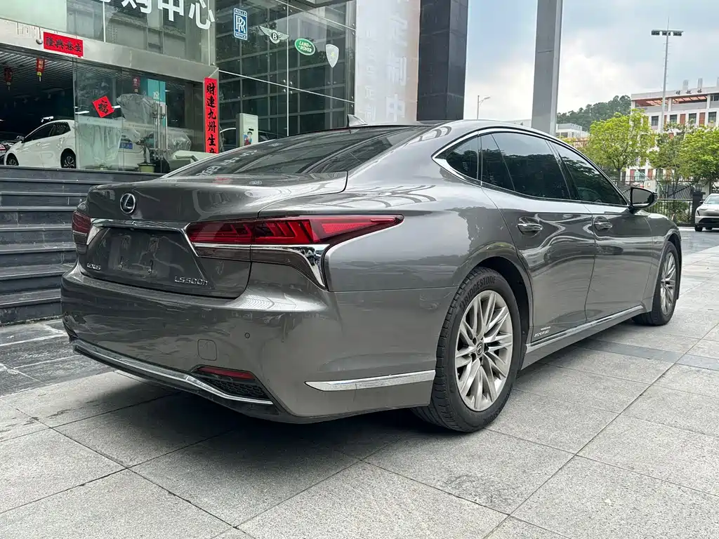Lexus LS 2019