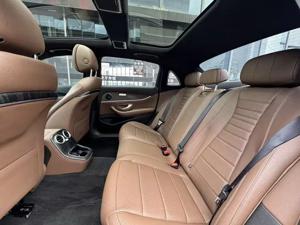 Mercedes-Benz E-Class 2023 — фото 16