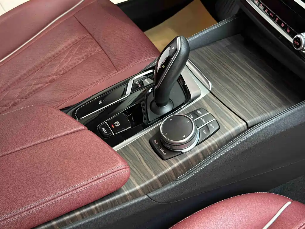 BMW 5 Series 2021 — фото 23