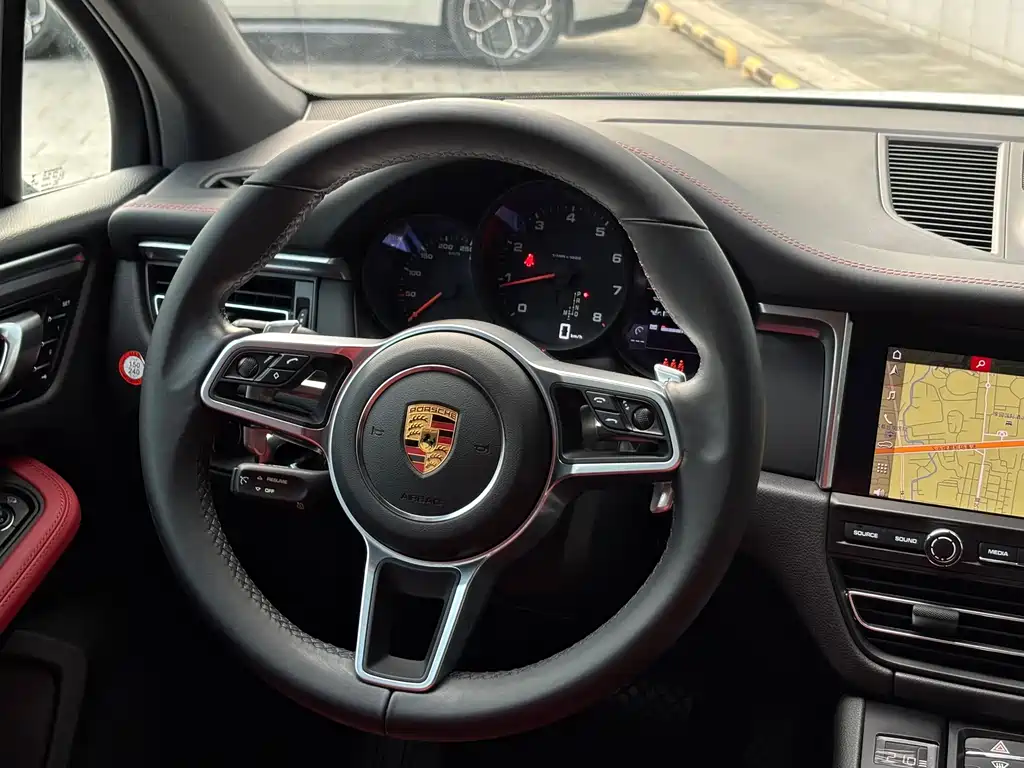 Porsche Macan 2021 — фото 13