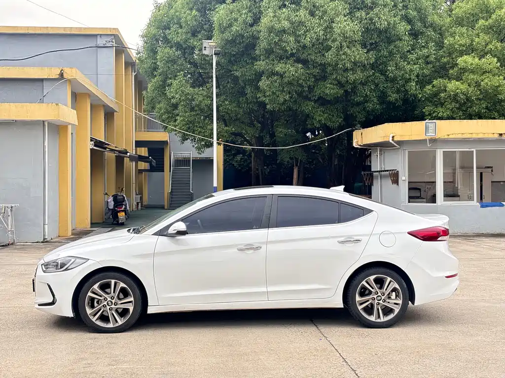 Hyundai Elantra 2019 — фото 7