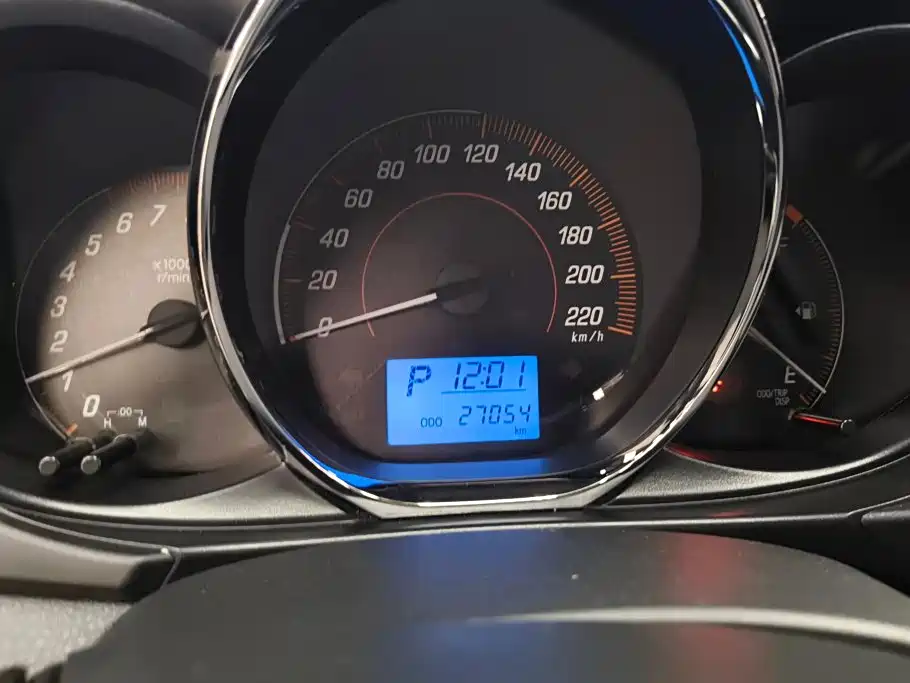 Toyota Yaris L 2020 — фото 14