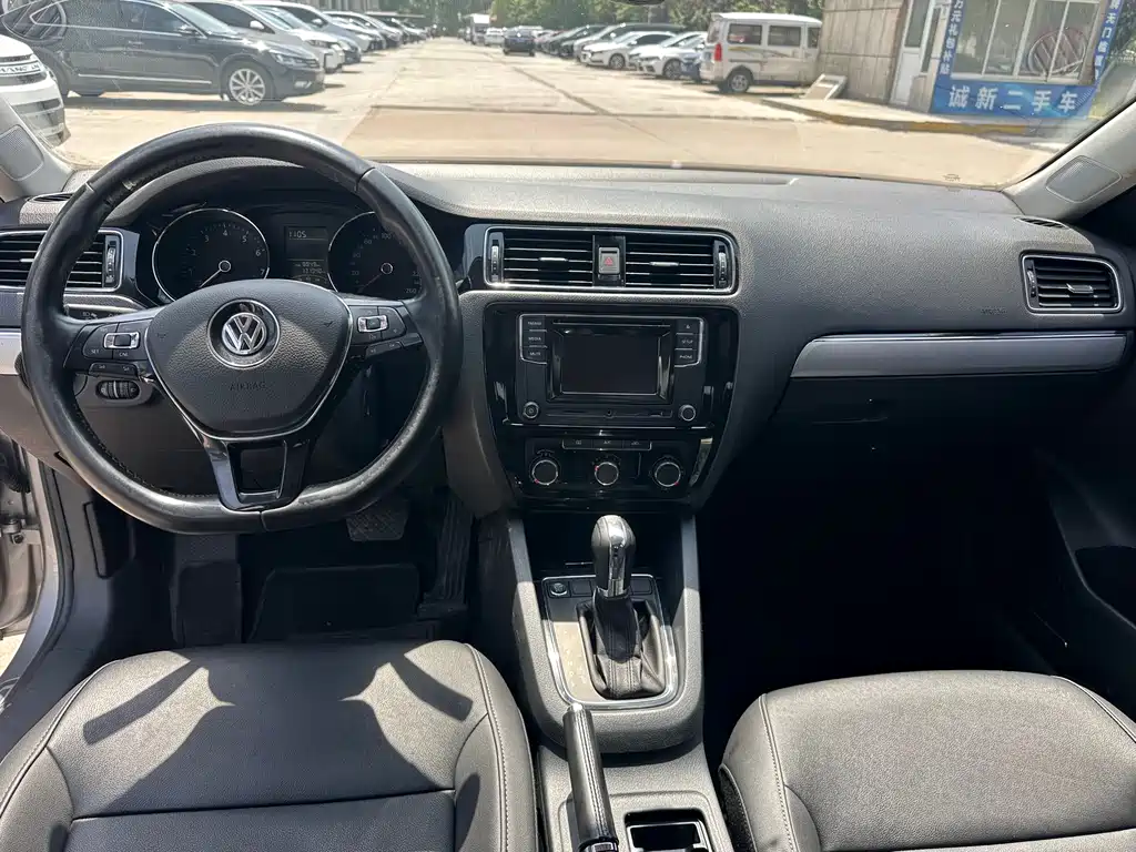 Volkswagen Sagitar 2019