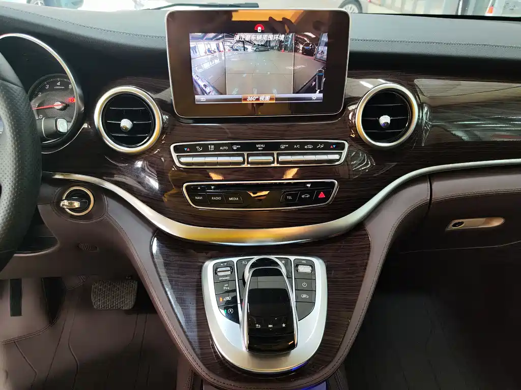 Mercedes-Benz V-Class 2018 — фото 10