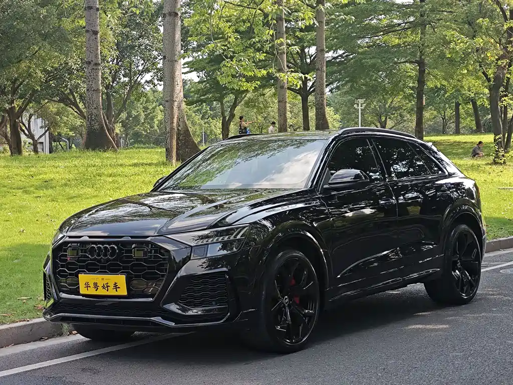 Audi RS Q8 2022 — фото 1