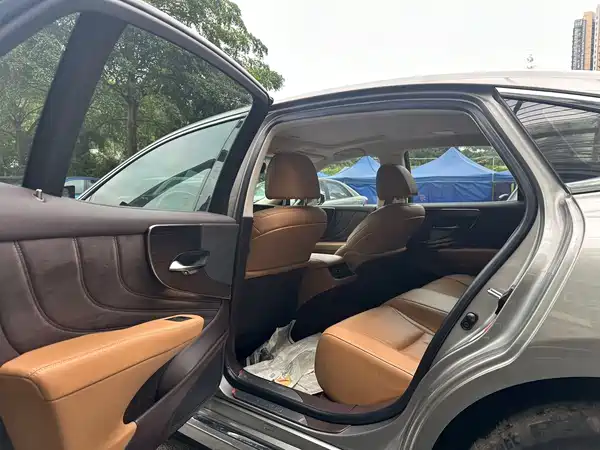 Lexus LS 2020