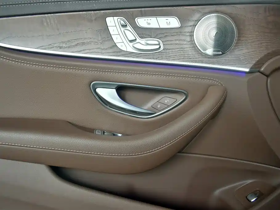 Mercedes-Benz E-Class 2022 — фото 9