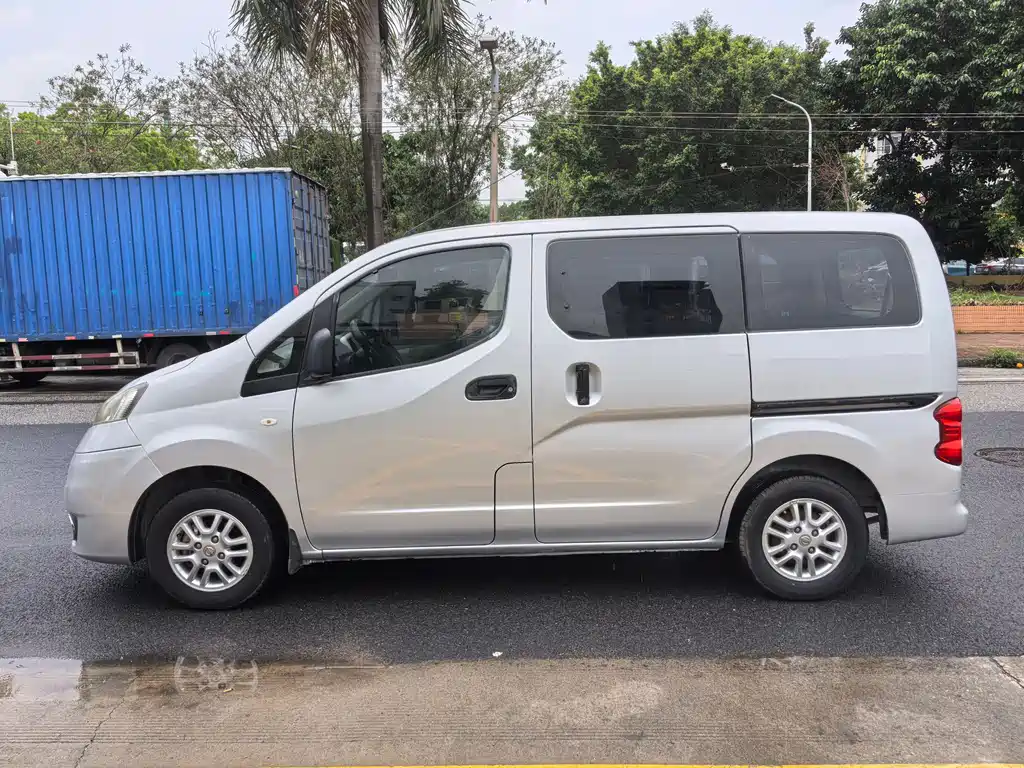 Nissan NV200 2012