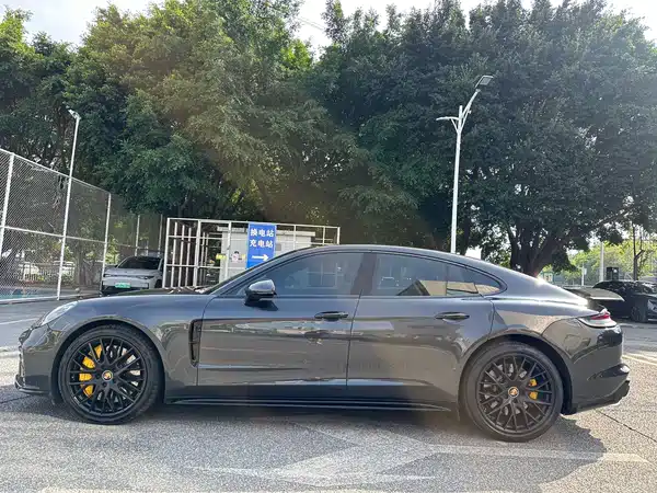 Porsche Panamera 2022