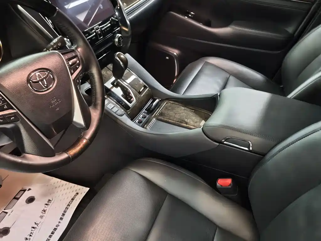 Toyota Alphard 2022 — фото 10