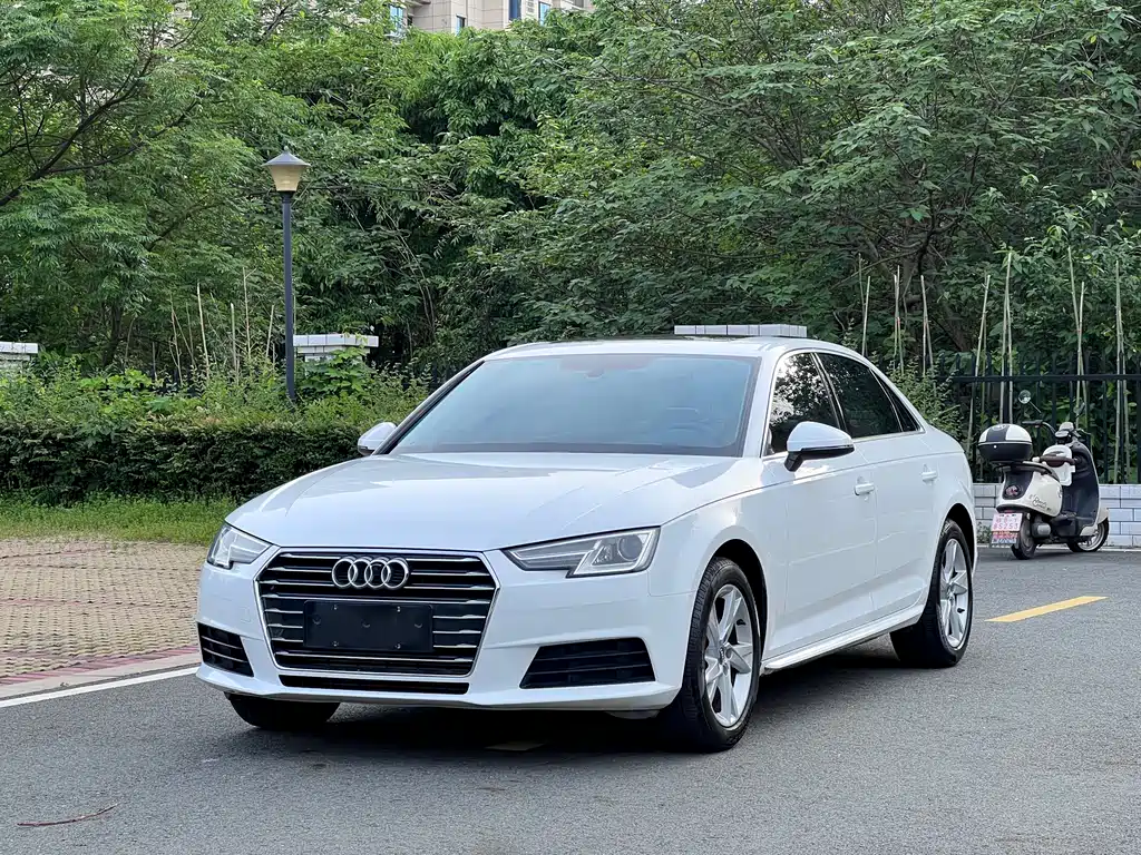 Audi A4L 2017 — фото 1