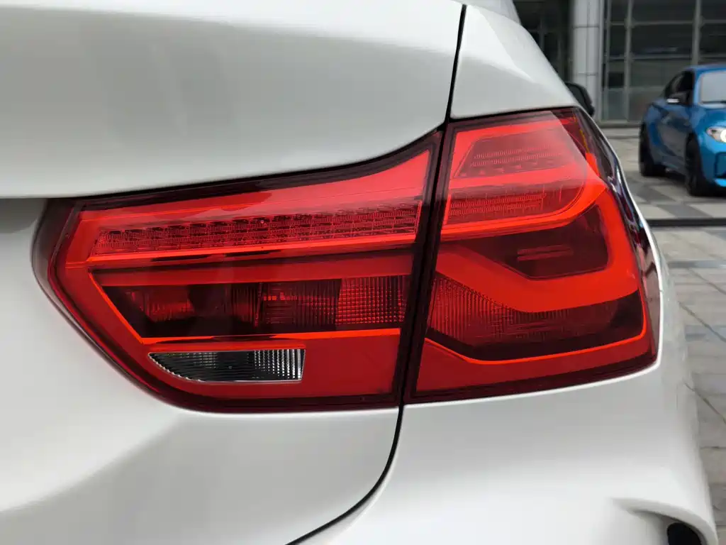 BMW 1 Series 2022 — фото 10