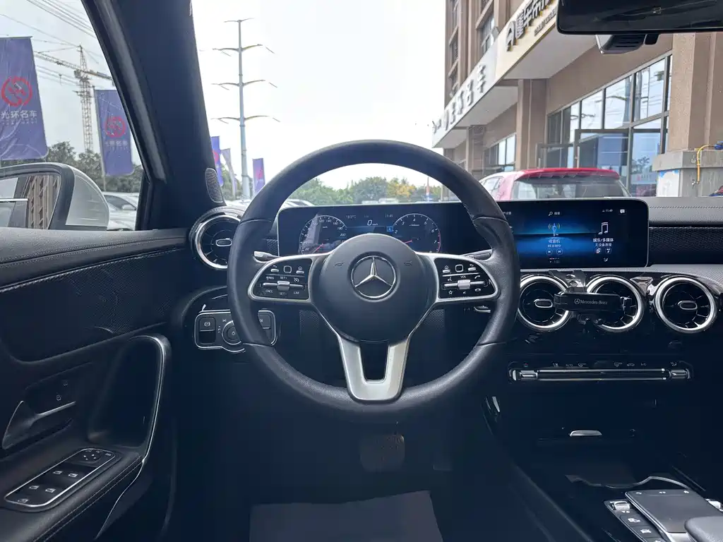 Mercedes-Benz A-Class 2020 — фото 12