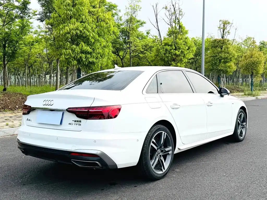 Audi A4L 2021 — фото 11