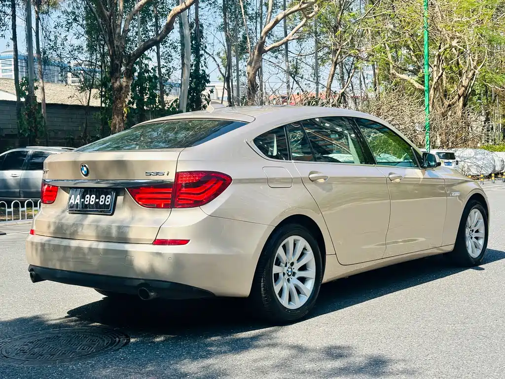 BMW 5 Series GT 2011 — фото 4