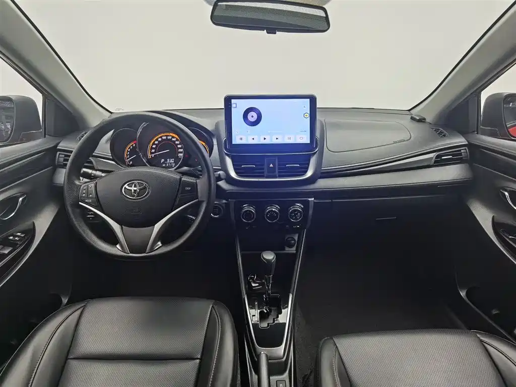 Toyota Yaris L 2022