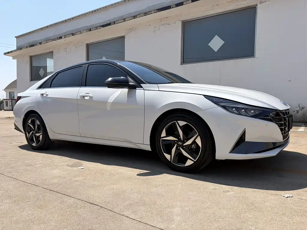 Hyundai Elantra 2022 — фото 3