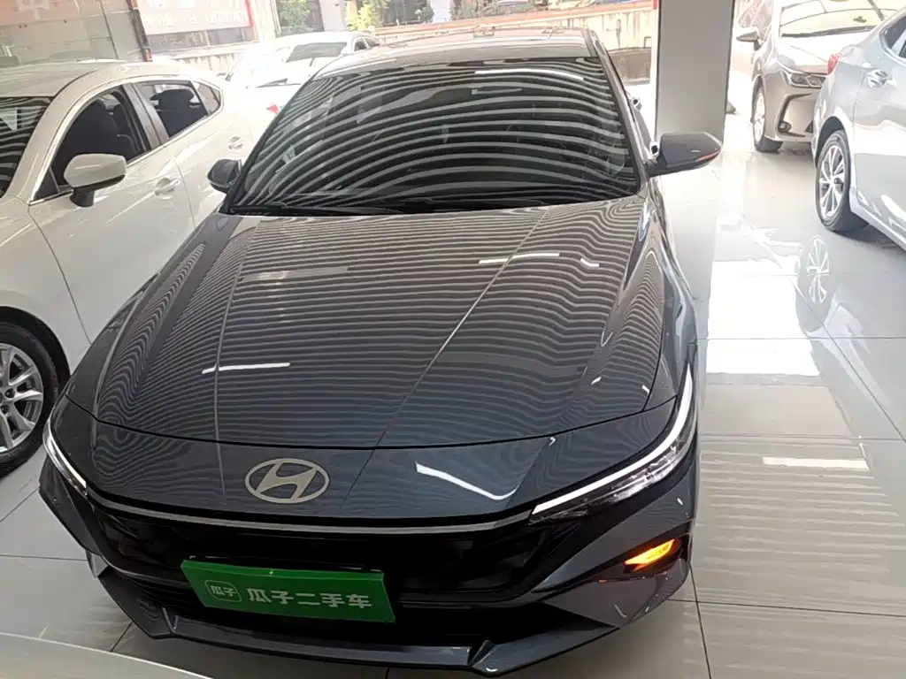 Hyundai Elantra 2025 — фото 3