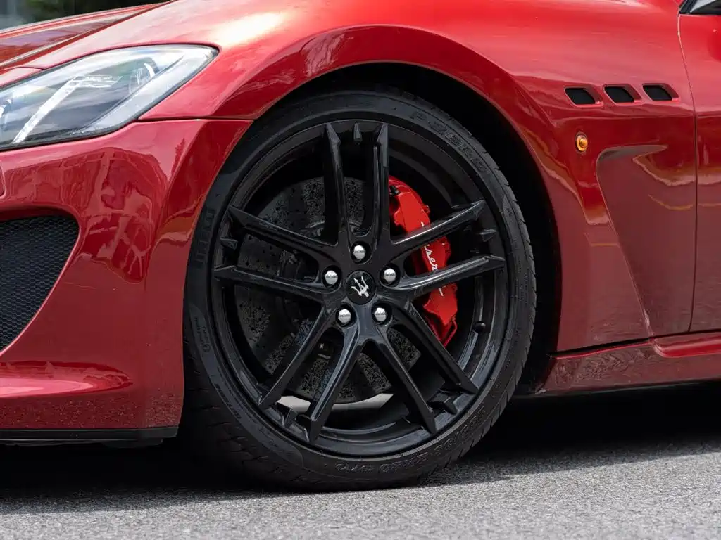 Maserati GranTurismo 2013 — фото 8
