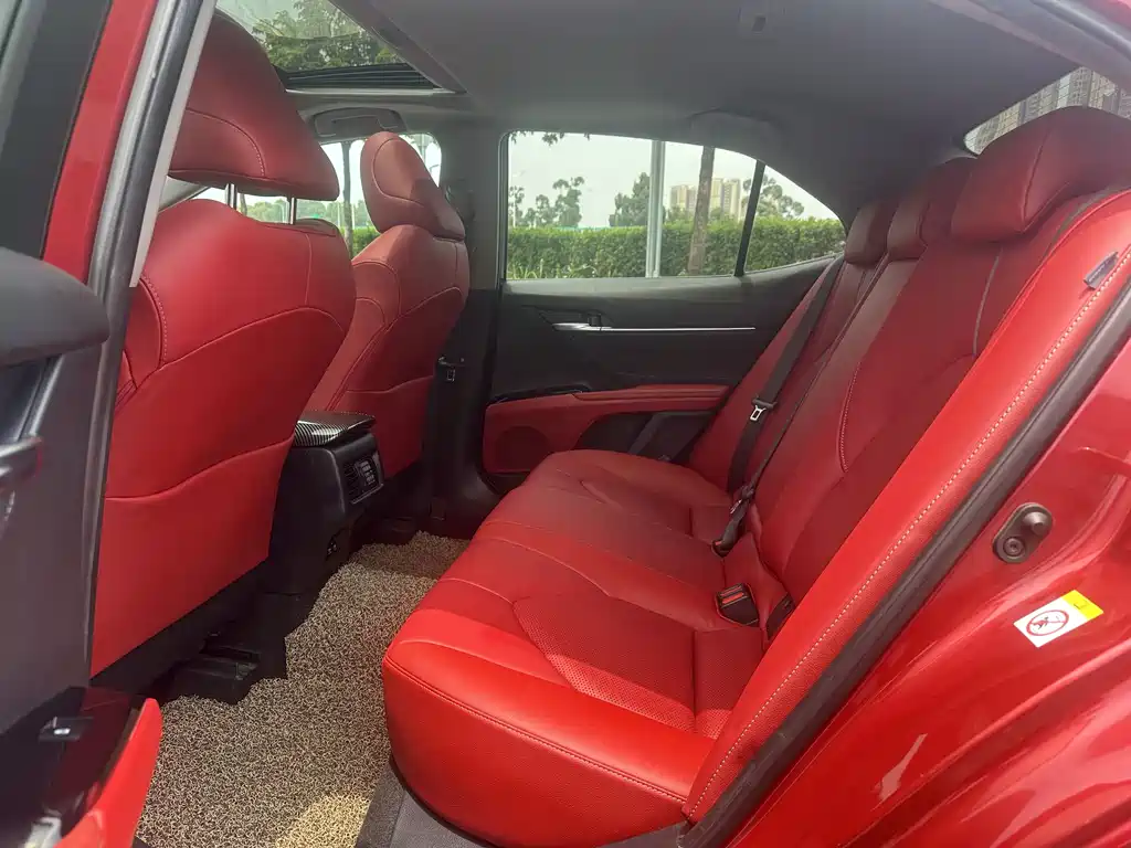 Toyota Camry 2018 — фото 15
