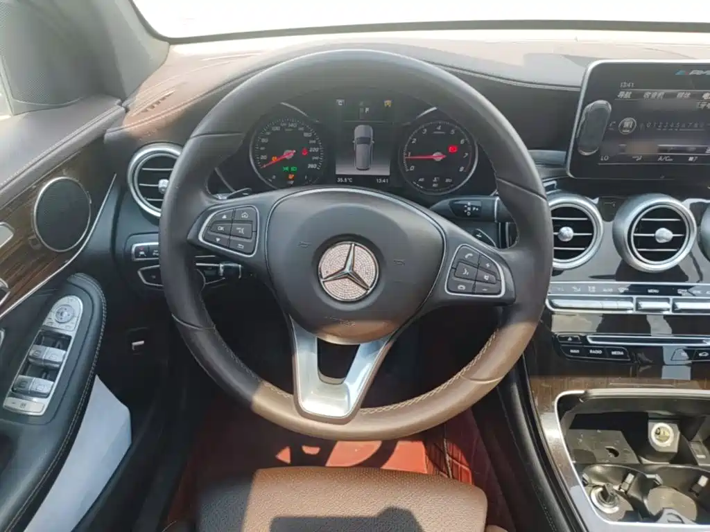 Mercedes-Benz GLC 2018 — фото 11