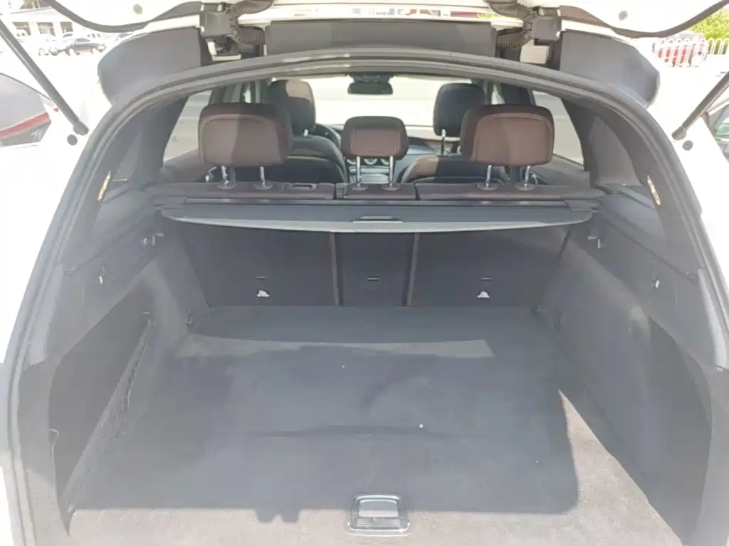 Mercedes-Benz GLC 2018 — фото 19