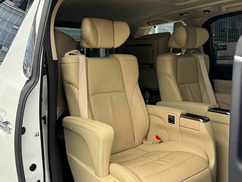 Toyota Alphard 2020 — фото 11
