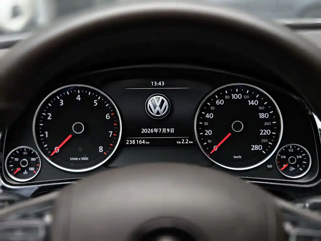 Volkswagen Touareg 2016 — фото 25