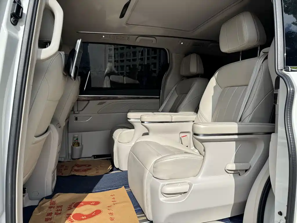 GAC Motor Trumpchi M8 2018 — фото 9