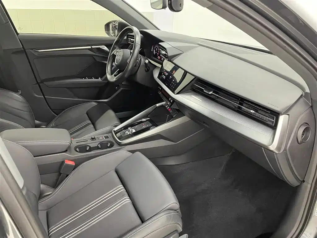 Audi A3 2023 — фото 15