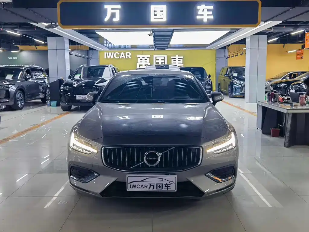 Volvo S60 2021 — фото 1