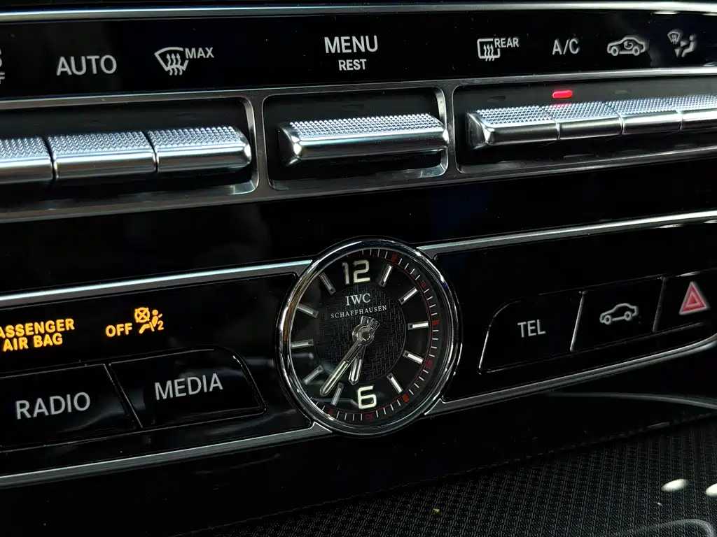 Mercedes-Benz G-Class 2023 — фото 15