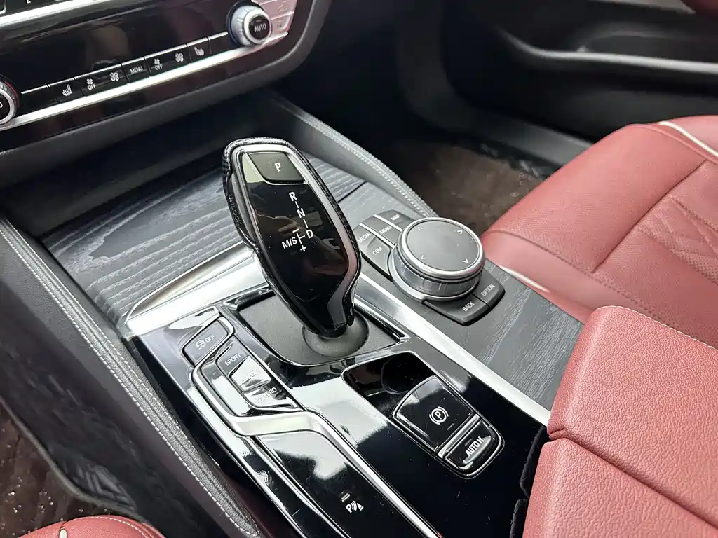 BMW 5 Series 2021 — фото 17