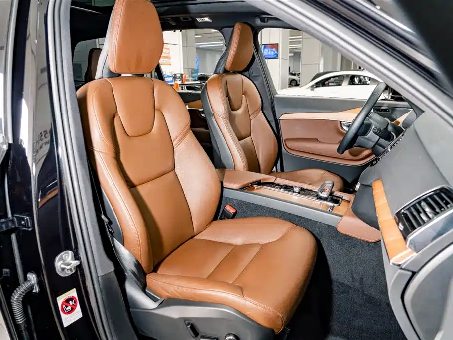Volvo XC90 2022 — фото 17