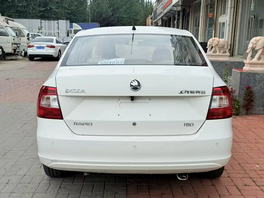 Skoda Rapid 2017 — фото 13