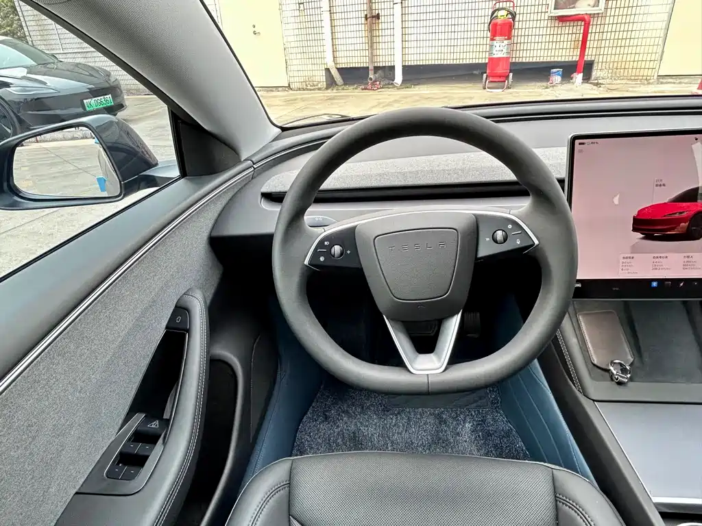 Tesla Model 3 2025 — фото 14