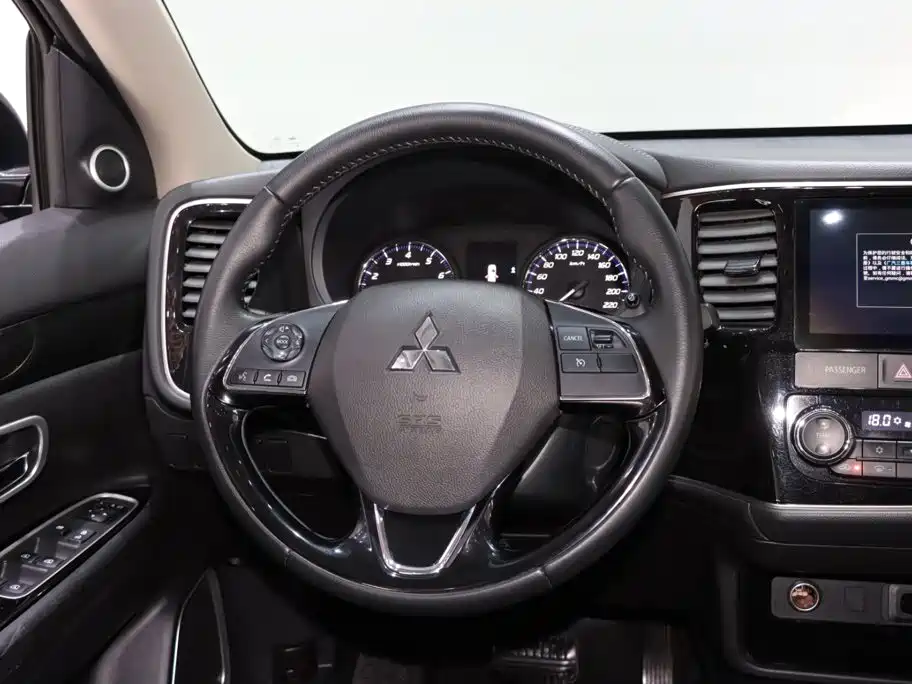 Mitsubishi Outlander 2020 — фото 12