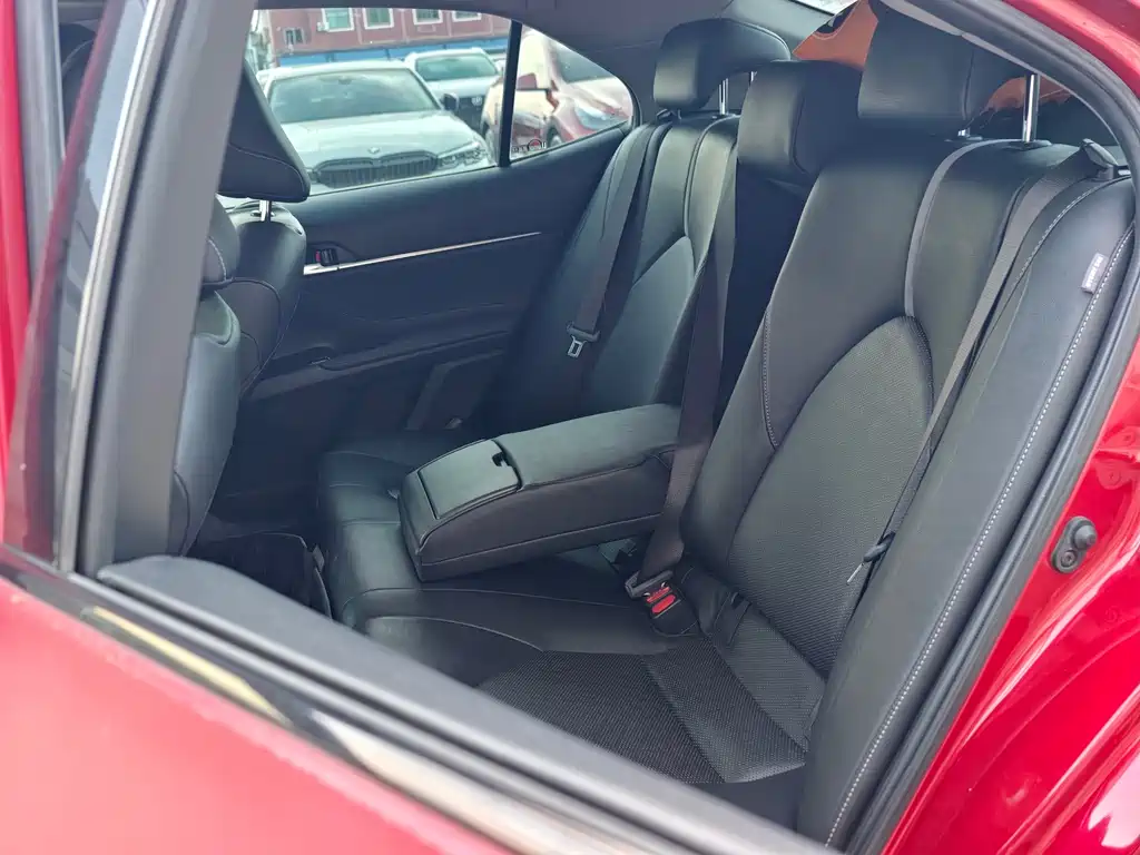 Toyota Camry 2019 — фото 15