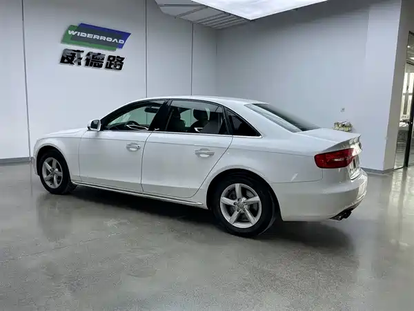 Audi A4L 2015