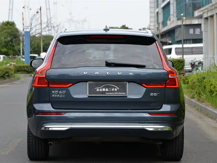 Volvo XC60 2023 — фото 3