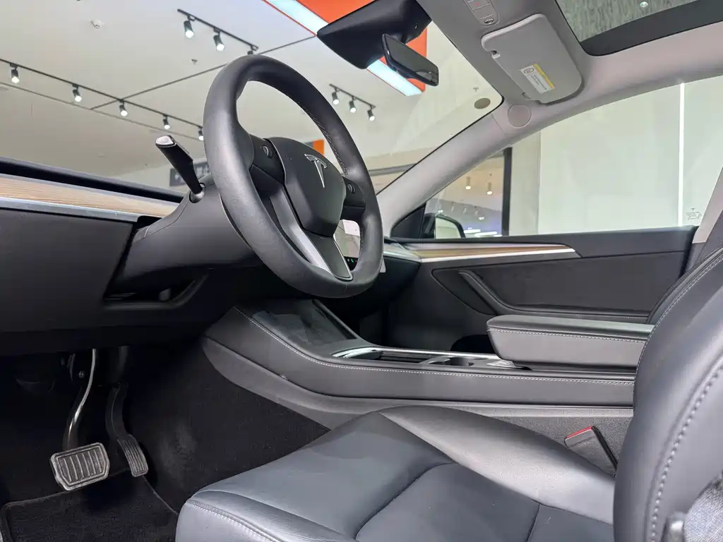 Tesla Model Y 2022 — фото 11