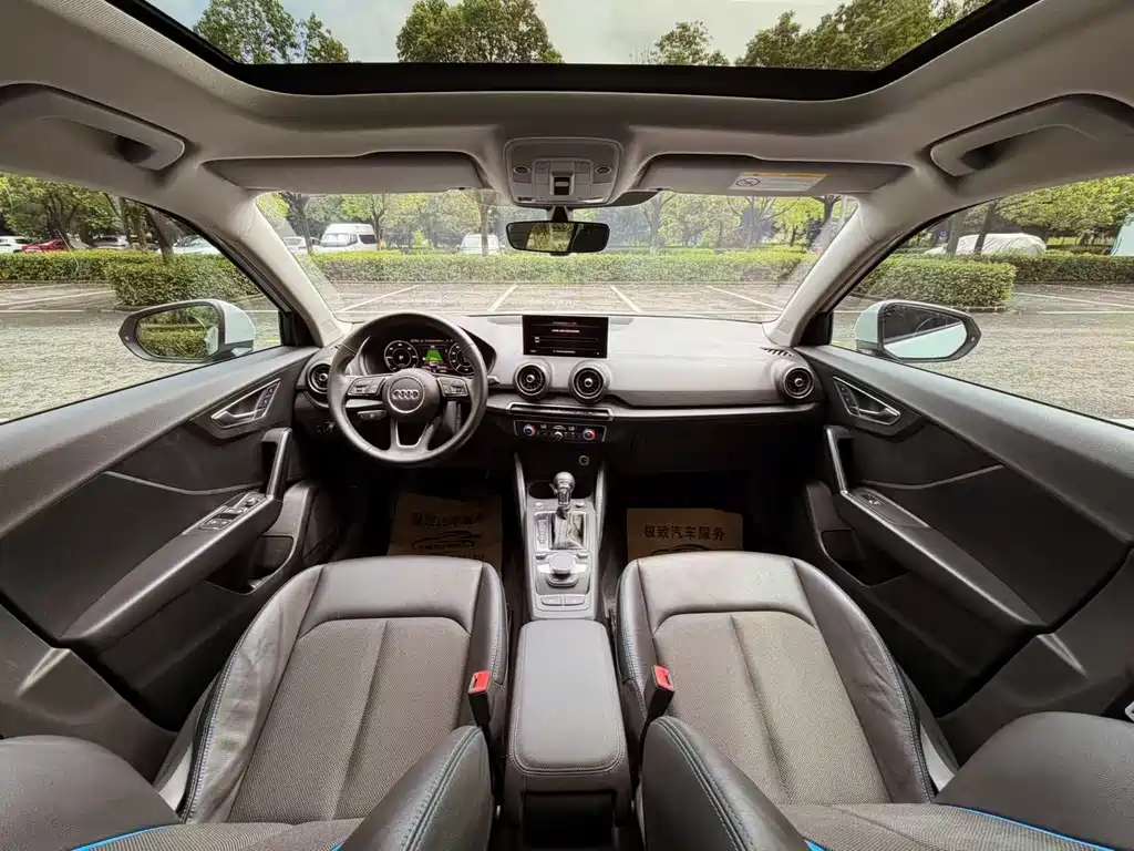 Audi Q2L E-Tron 2021 — фото 12