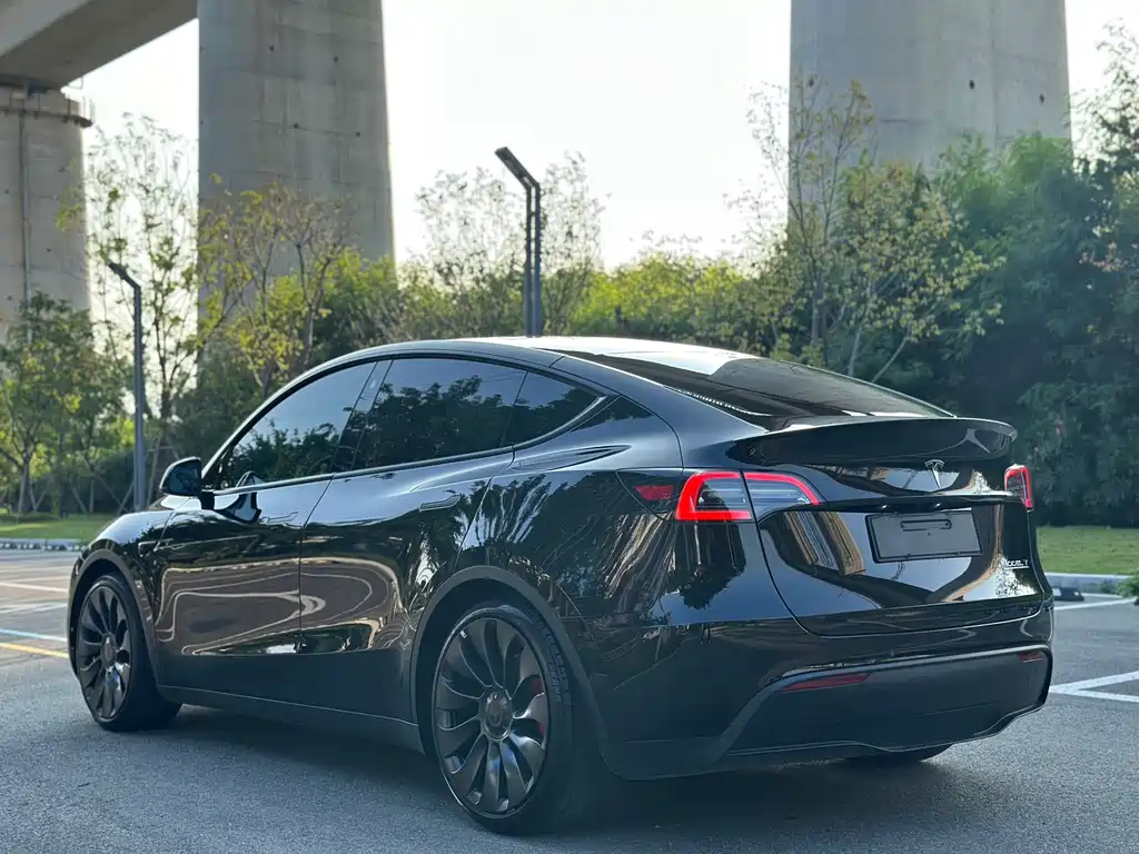 Tesla Model Y 2022 — фото 9