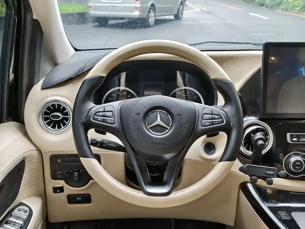Mercedes-Benz Vito 2022 — фото 33