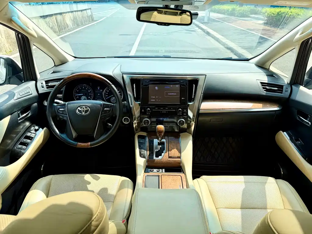 Toyota Alphard 2017 — фото 29