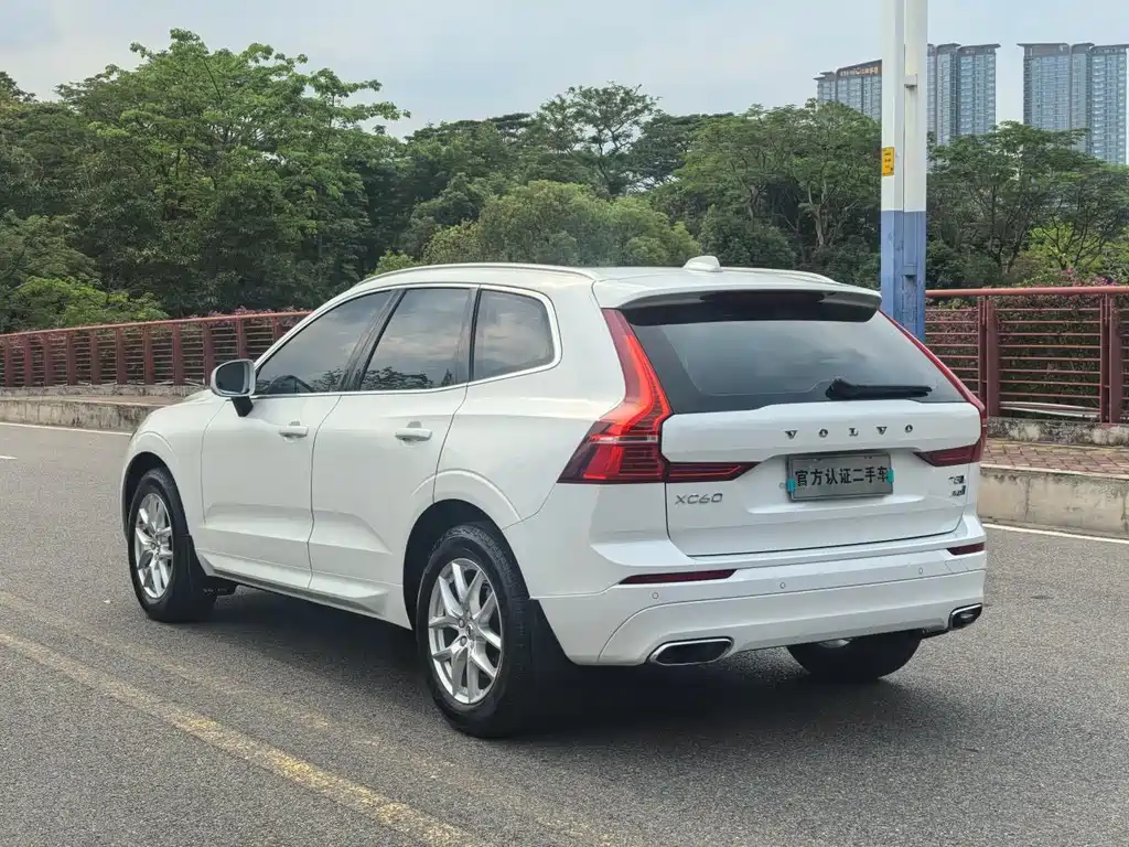 Volvo XC60 2019 — фото 18
